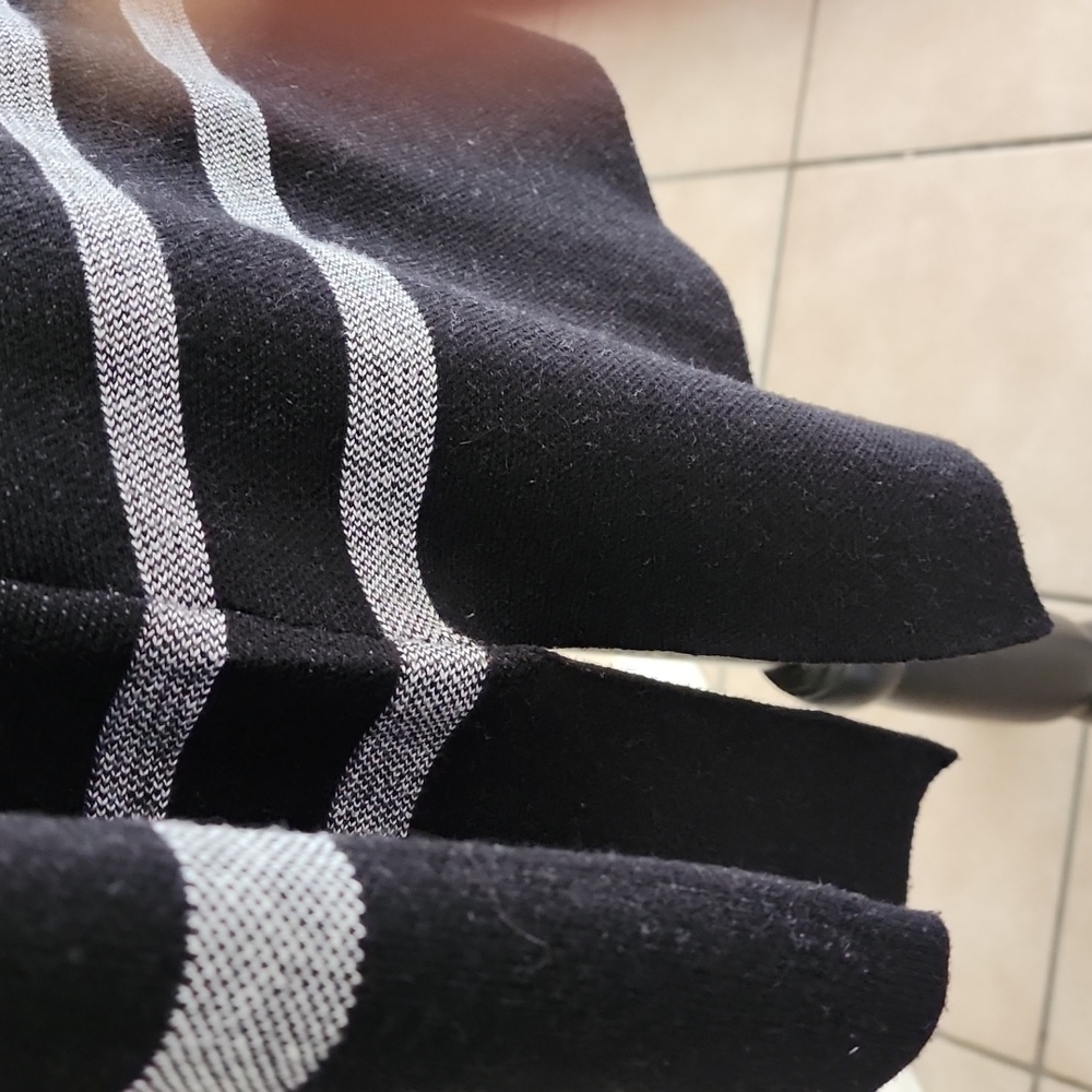 Sweater - Picture 5 of 6